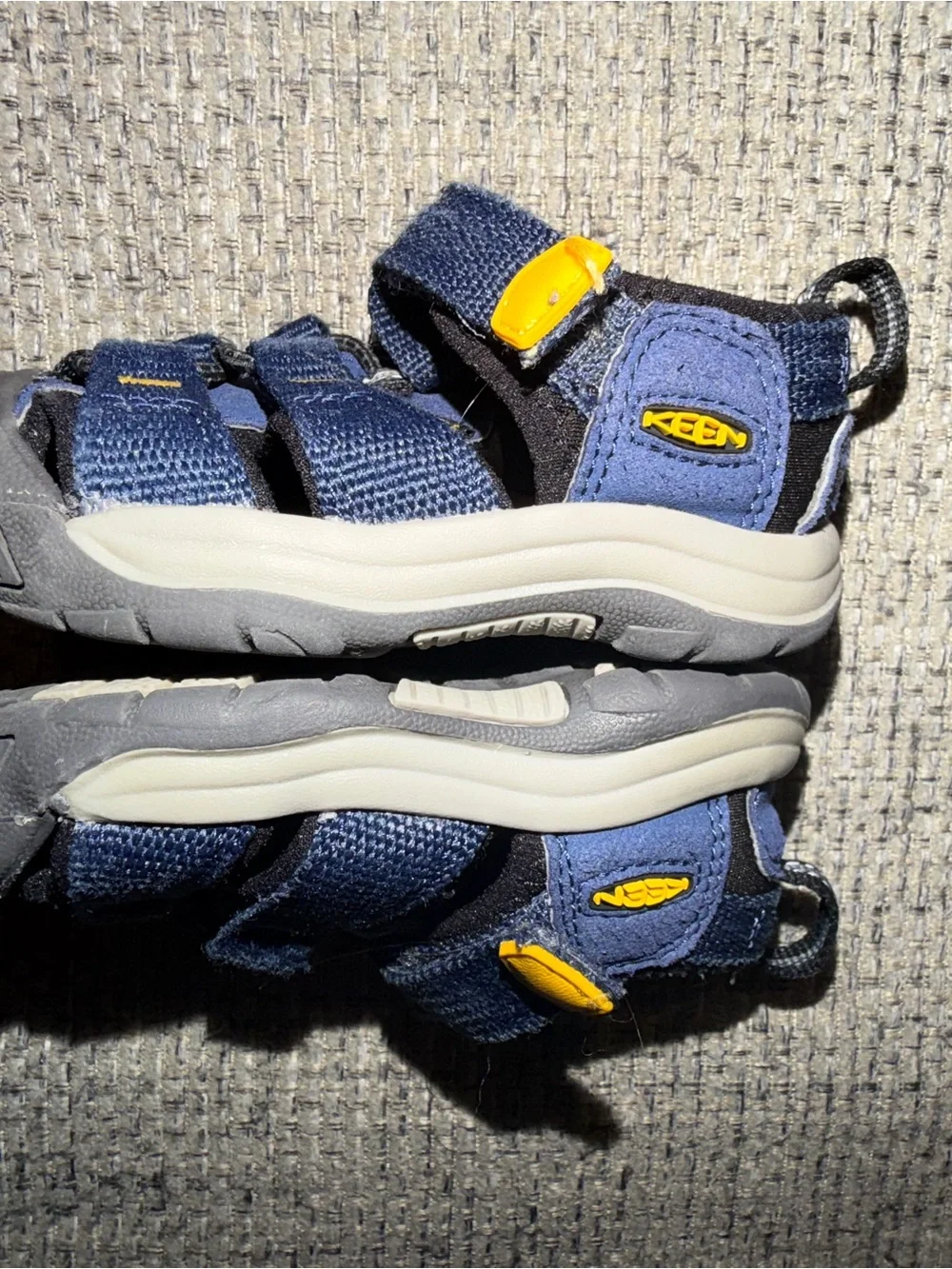 Keen sturdy closed